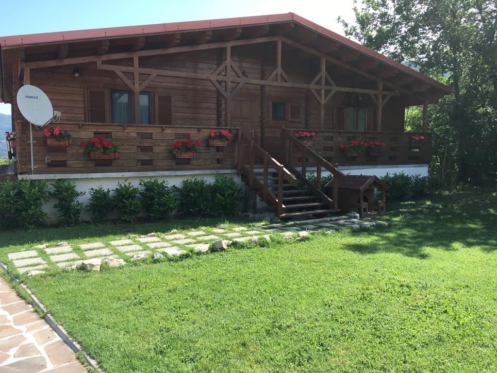 Chalet Dei Parchi Saracinesco Exterior photo